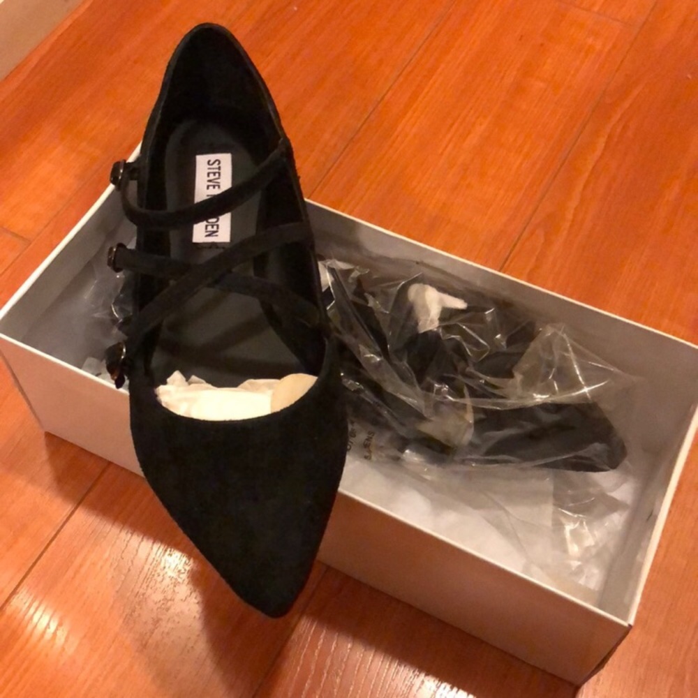 SOLD!!!! Steve Madden flats size 7.5